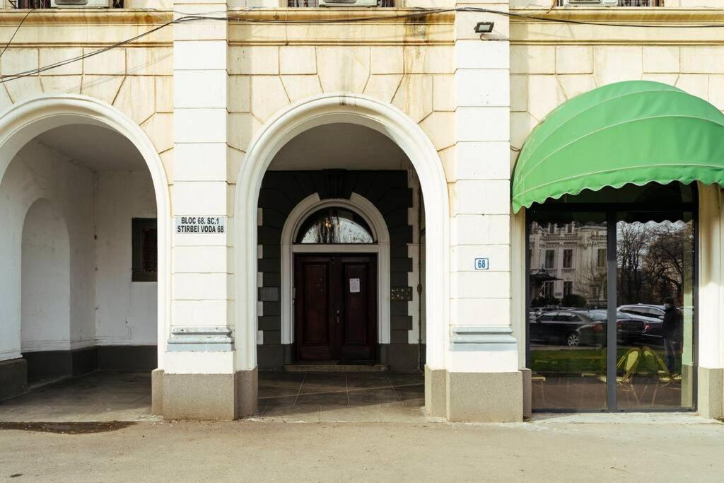 Apartment With Private Terrace Next To Cismigiu Bucharest