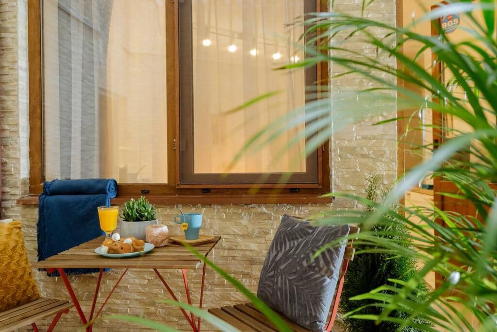 With Private Terrace Next To Cismigiu *